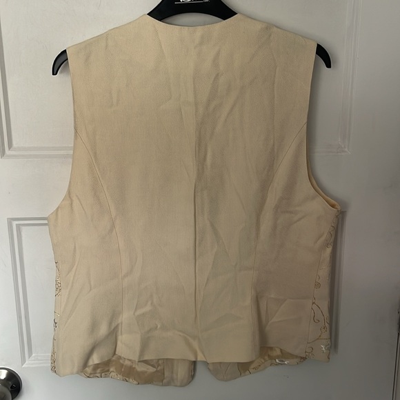 90s embroidery Vest – NWOT Champagne Gold w/ mother of pearl Buttons (12) - Picture 4 of 4